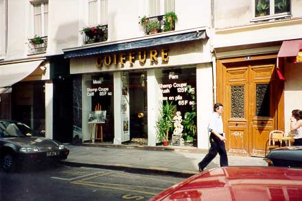 coiffeur, rue de la Birague (4e)