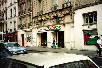 supermarché, rue de Rivoli (4e)